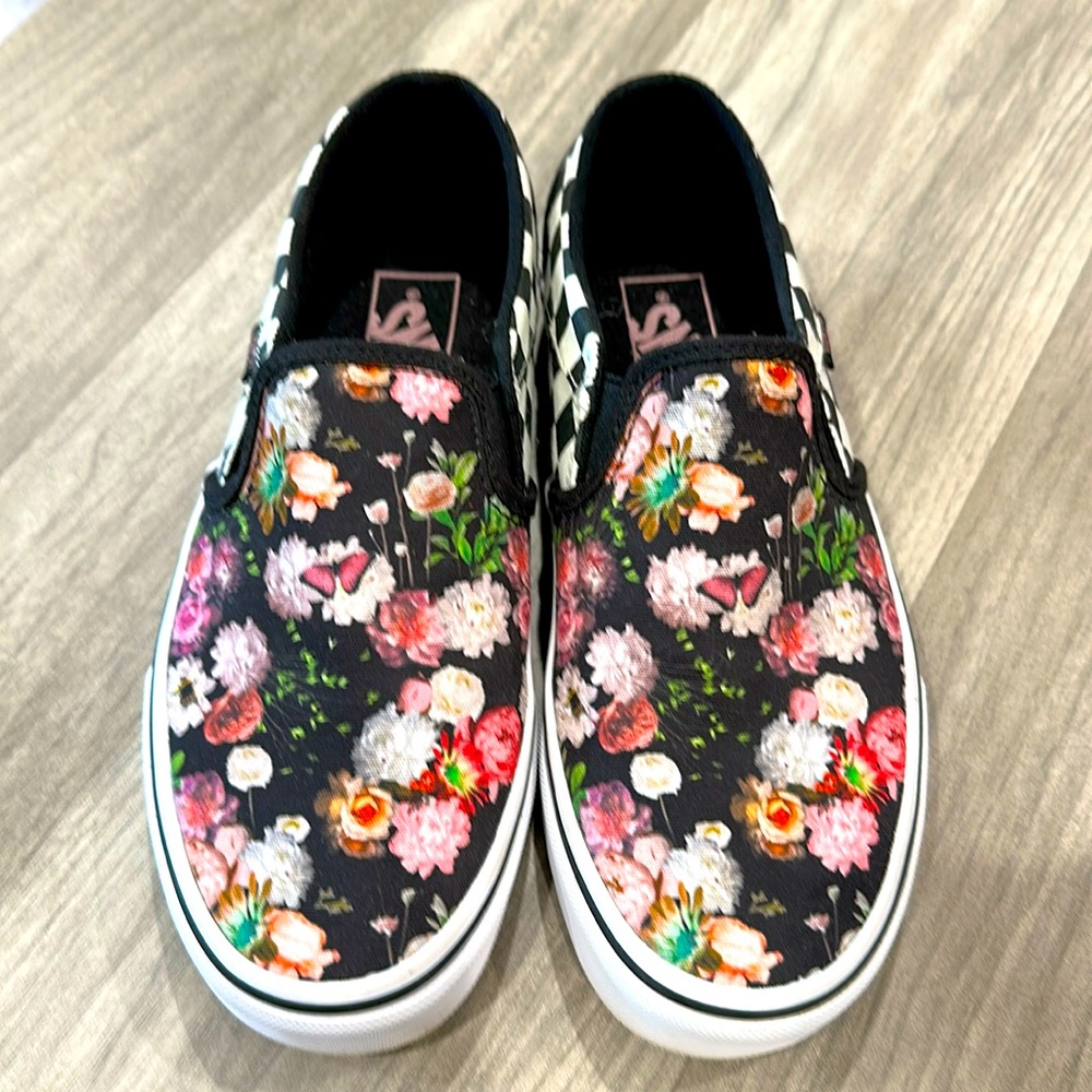 Women’s Slip on Vans Floral and black checkered - NWOT - no box